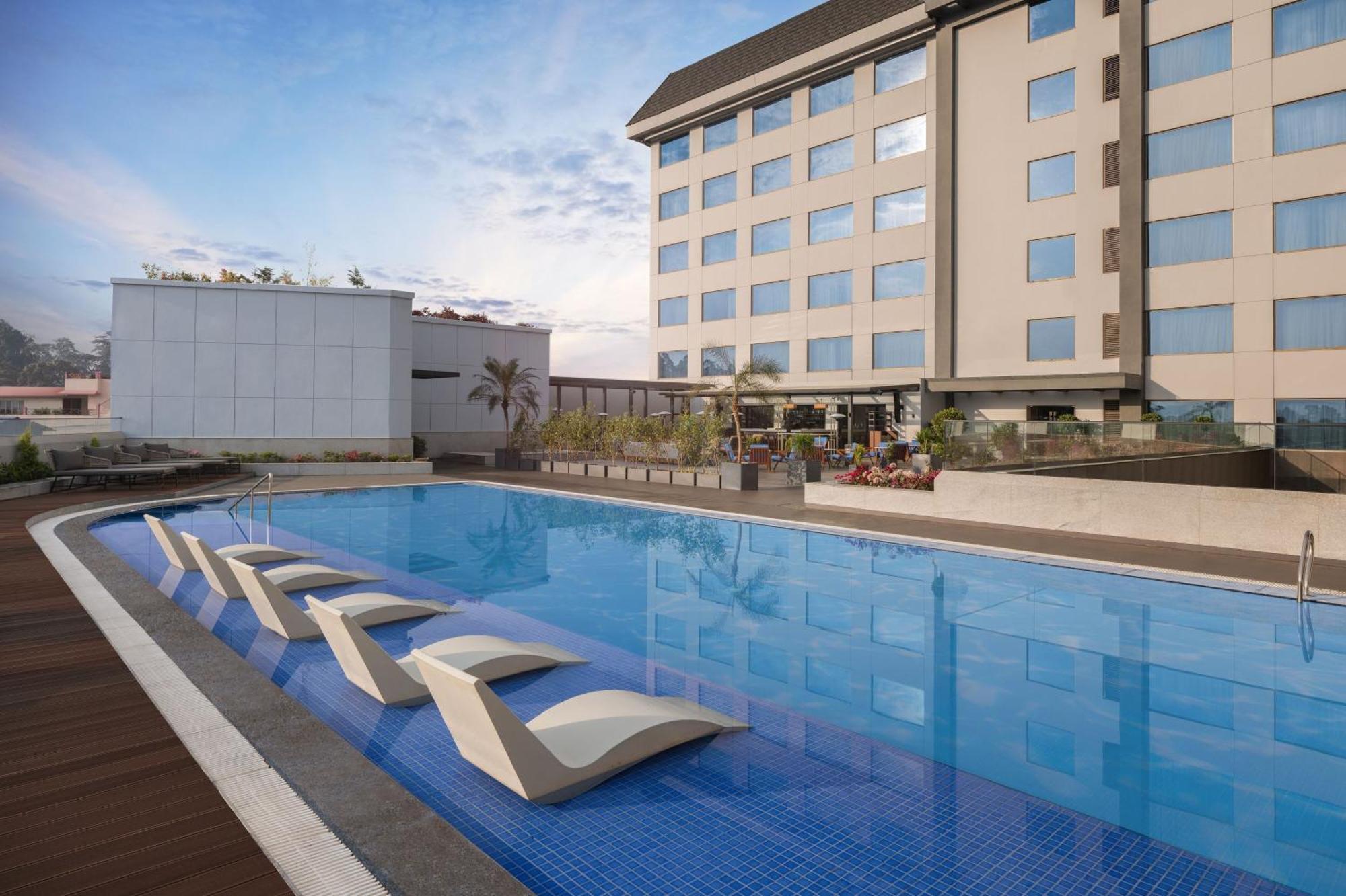 فندق Courtyard By Marriott شيلونغ المظهر الخارجي الصورة